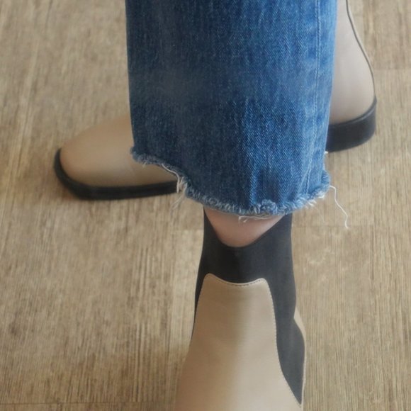 The Italian Leather Square Toe Chelsea Boot - Picture 6 of 7